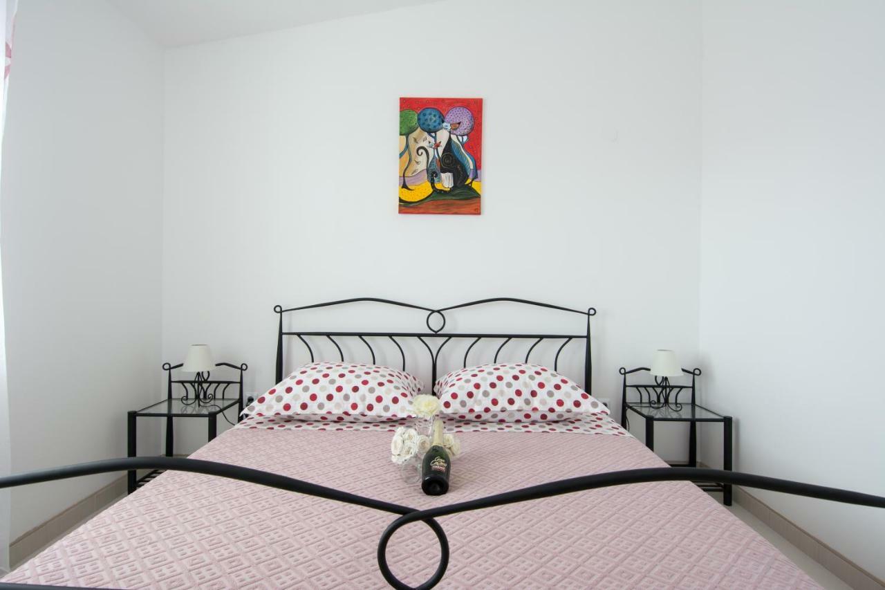 Apartments Iva Трогір Екстер'єр фото